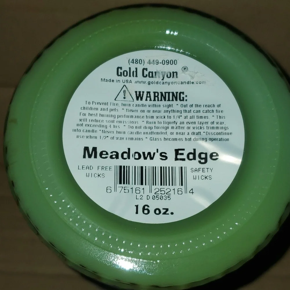 Meadow's‎ Edge 16 oz/Medium two-wick Gold Canyon candle